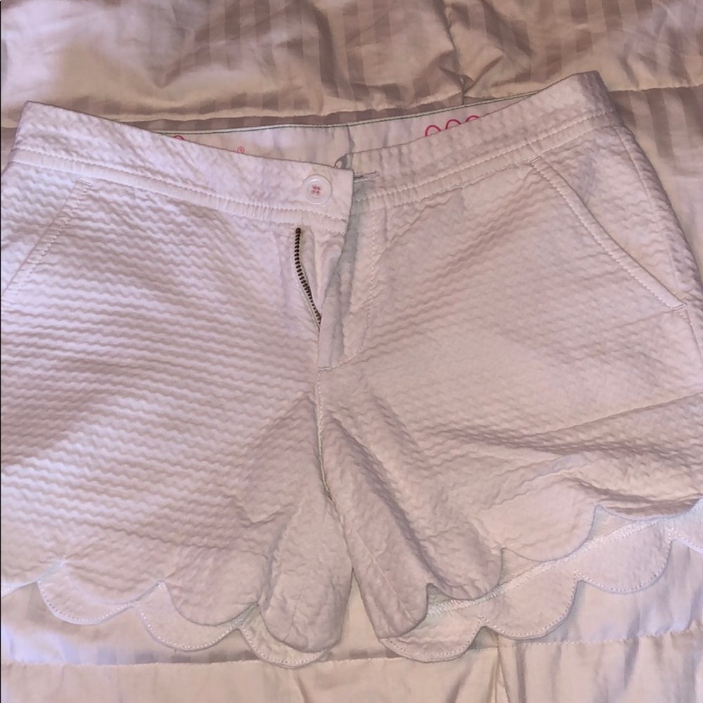 WHITE SCALLOPED SHORTS LILLY PULITZER